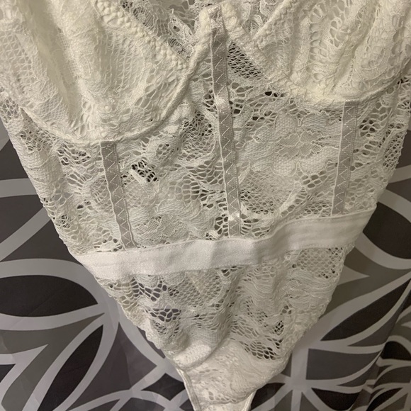White lace body suit - Picture 2 of 3